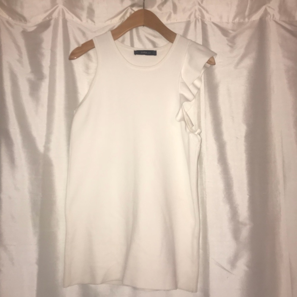 Zara White knit Ruffle sleeve top. Size Small